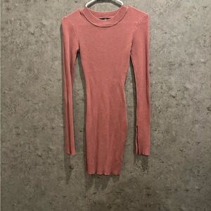 Elegant Pink Ribbed Knit Dress